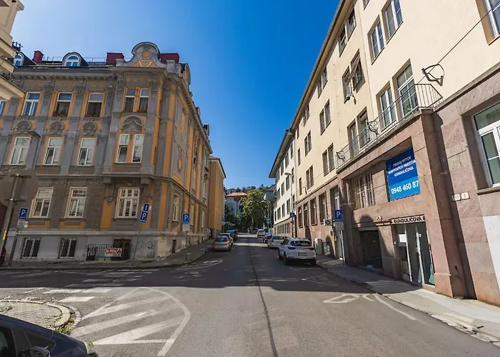 Stylish Next To President Palace Apartman