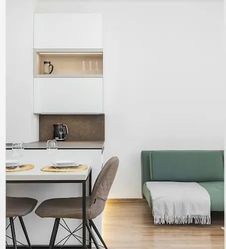 Stylish Next To President Palace براتسيلافا