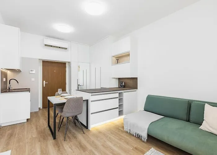 Stylish Next To President Palace براتسيلافا